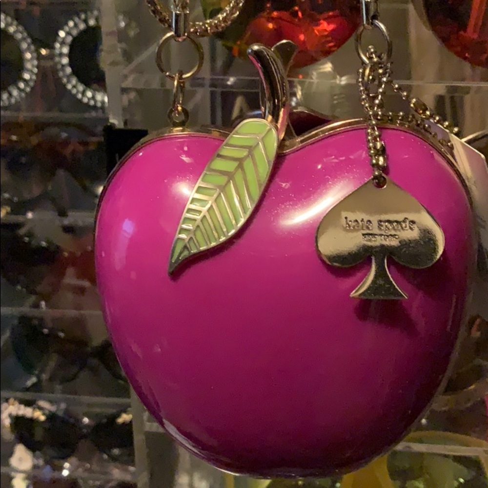 Kate Spade Apple Clutch ๐ - Picture 4 of 6